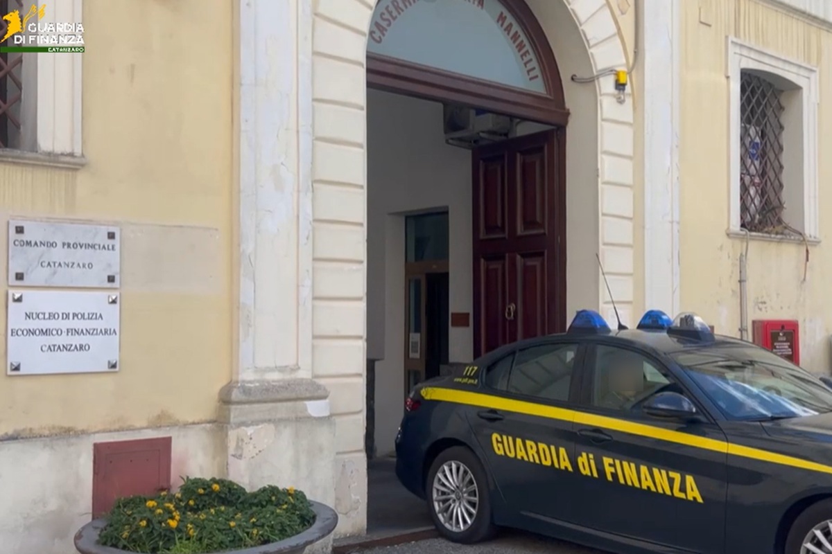 Le mani della ‘Ndrangheta sul turismo, la mafia e il “business” anche con le crociere alle Eolie: confisca da 10 milioni di euro