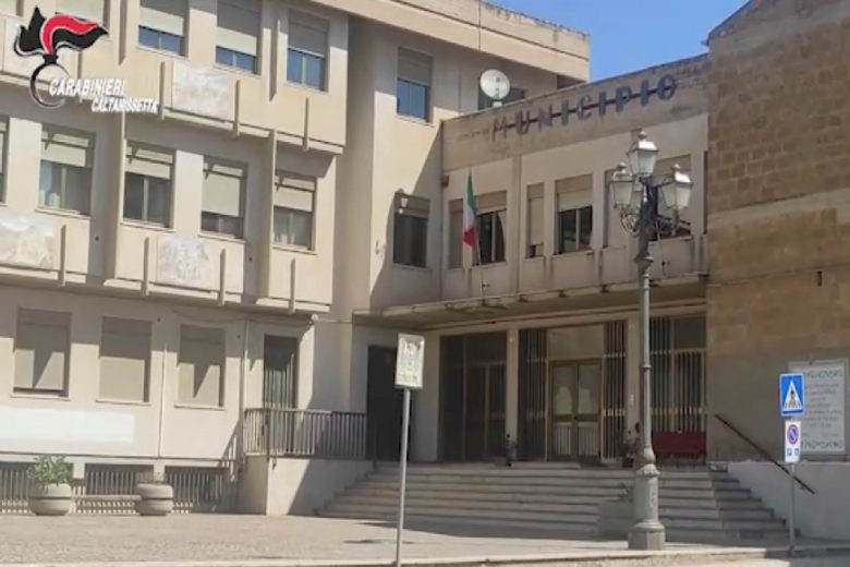 VIDEO | Corruzione, sei misure cautelari: ai domiciliari il sindaco di Sommatino e un imprenditore