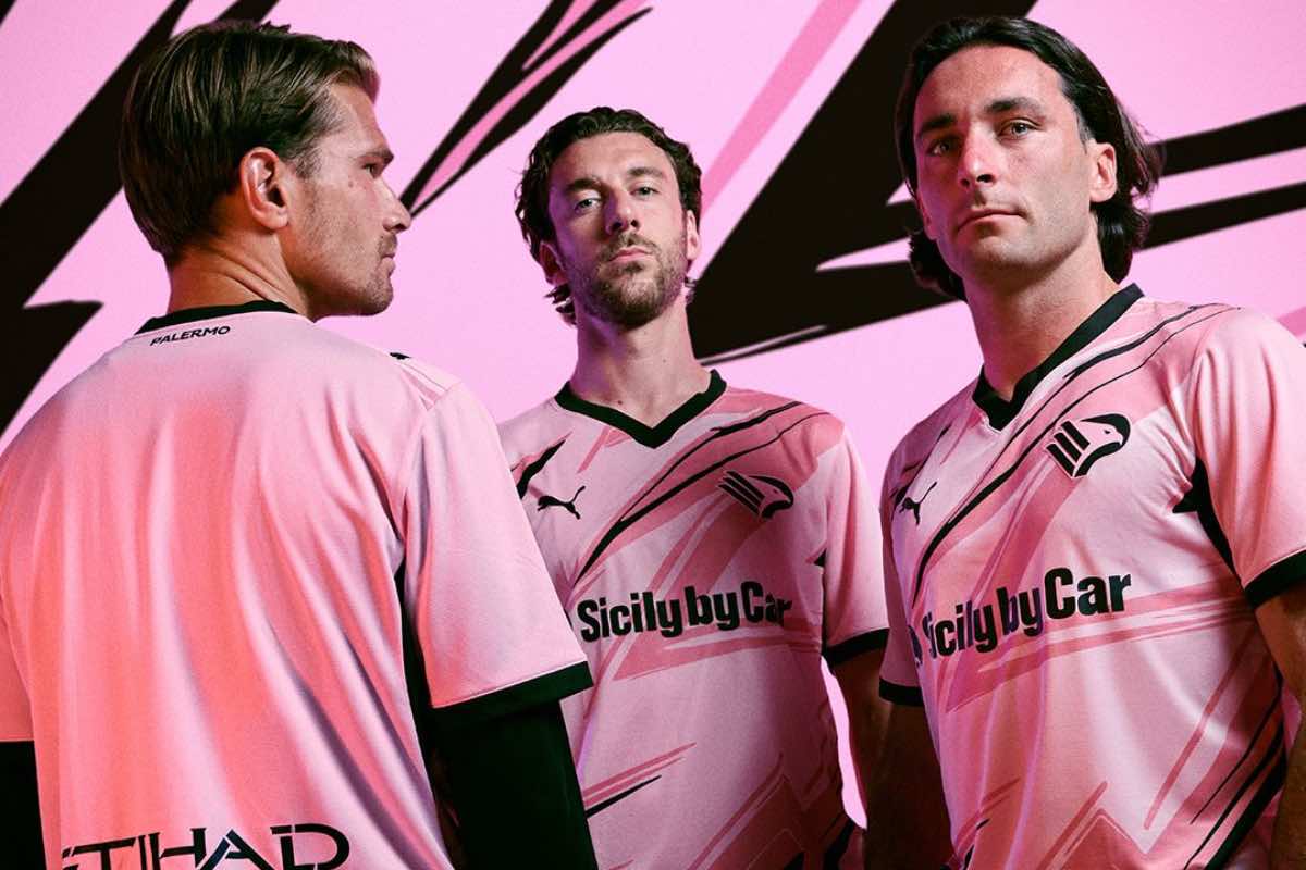 Palermo, presentata la nuova maglia per il 2026-27: un kit “fuori dagli schemi” per i rosanero