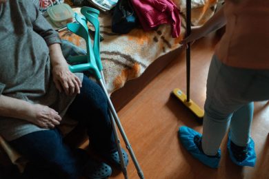 Bonus caregiver, oltre 2 mln dalla Regione per chi assiste familiari disabili
