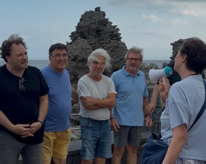 “Liberiamo il nostro mare: che fine ha fatto il collettore?”: la protesta ad Aci Trezza. Il sindaco Scandurra: “Non dipende dal Comune”
