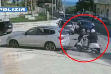 VIDEO – Gela, la rapina al titolare di una gioielleria: recuperati monili in oro, in corso le indagini