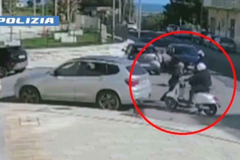 VIDEO – Gela, la rapina al titolare di una gioielleria: recuperati monili in oro, in corso le indagini