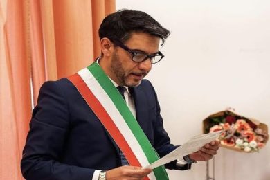 Terremoto corruzione a Sommatino, investigatori: “Così il sindaco chiedeva le tangenti”, scattano i domiciliari