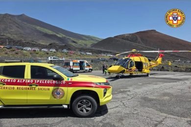 Turista morta per malore fatale ai Crateri Silvestri, dopo la tragedia monta la polemica sulla sicurezza
