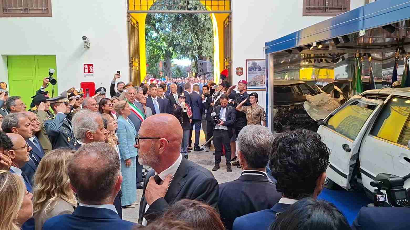 Meloni rende omaggio a Falcone e alle vittime della mafia: “Un’emozione tagliente”