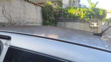 La cenere ricopre Catania: la città etnea torna a fare i conti con la terra
