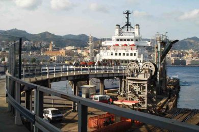 Messina, un traghetto urta il molo durante l’attracco: 7 feriti