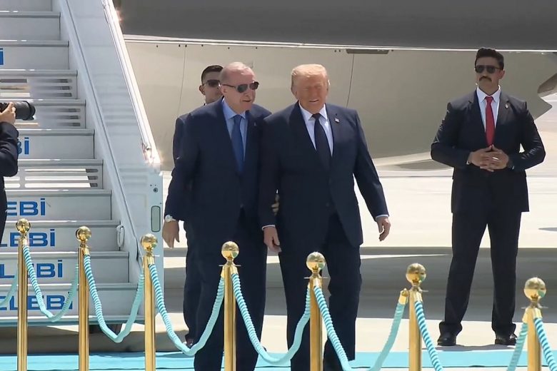 Guerra in Iran, le ultime news in diretta | Tra vertice Nato e tensioni a Hormuz, gli aggiornamenti sul Golfo