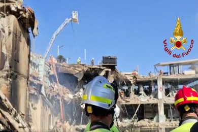 VIDEO | Ricerche senza sosta a Messina, vigili del fuoco in azione per trovare i dispersi del crollo
