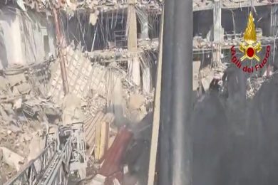Crollo della palazzina a Messina, ore frenetiche: c’è la prima vittima, si cercano gli altri dispersi