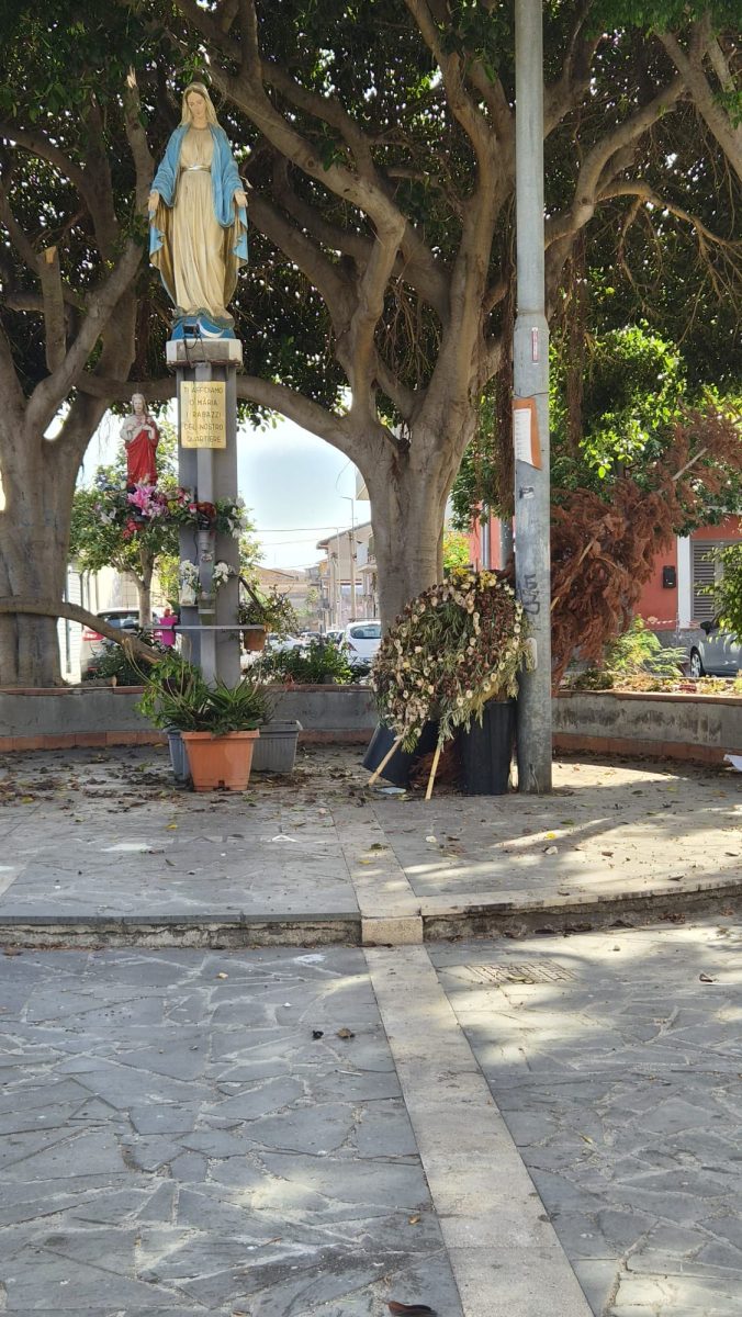 Degrado Piazza Pergolesi a Picanello, Carnazza: “Grave e intollerabile stato di abbandono e illegalità” Degrado Piazza Pergolesi a Picanello, Carnazza: “Grave e intollerabile stato di abbandono e illegalità”
