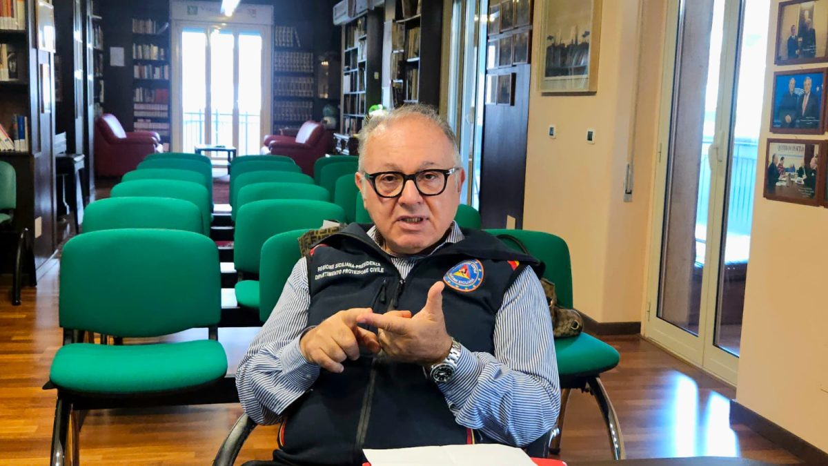VIDEO | Incendi, Cocina al QdS: “Sistema in tilt. Tutti dobbiamo difendere il territorio dai piromani”