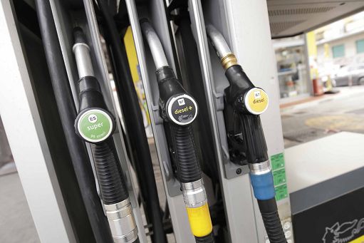 Carburanti, Confcooperative: 17 mln in viaggio, rincari costano 1 mld Carburanti, Confcooperative: 17 mln in viaggio, rincari costano 1 mld