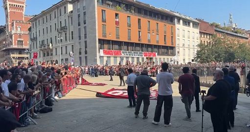 Migliaia di tifosi ai funerali di Baresi: “Ciao Capitano”