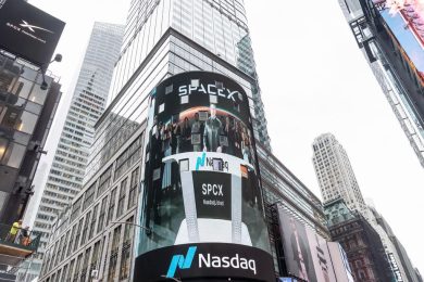 SpaceX, fatturato II trim quasi raddoppiato a 7,81 mld, taglia perdite