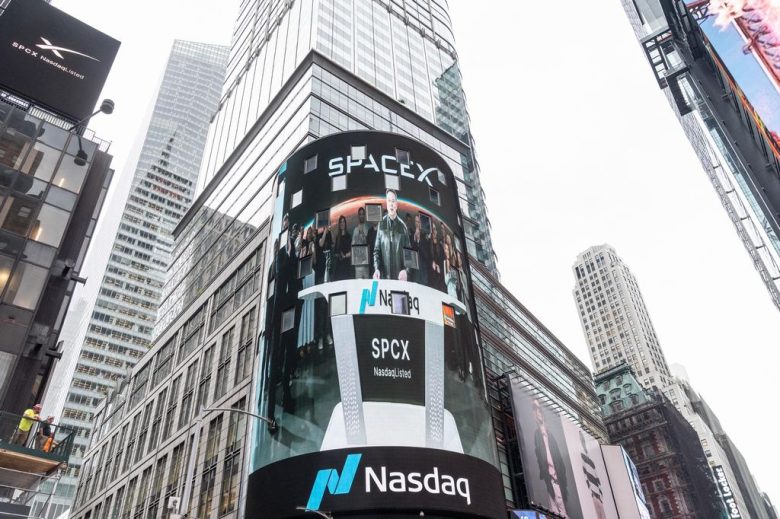 SpaceX, fatturato II trim quasi raddoppiato a 7,81 mld, taglia perdite