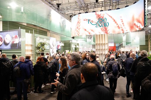 Eurozona, terziario torna a crescere, produzione luglio a massimi 8 mesi