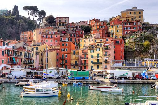 Enoturismo, Cinque Terre e Salento guidano desideri degli italiani