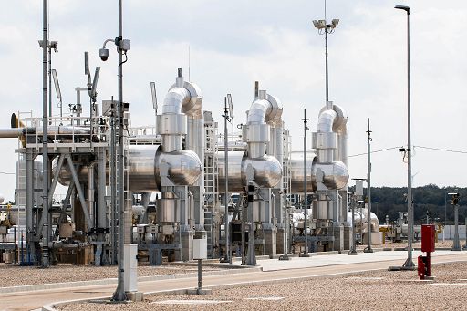 Petrolio, i rincari superano il 4%, Brent sopra 87 dollari