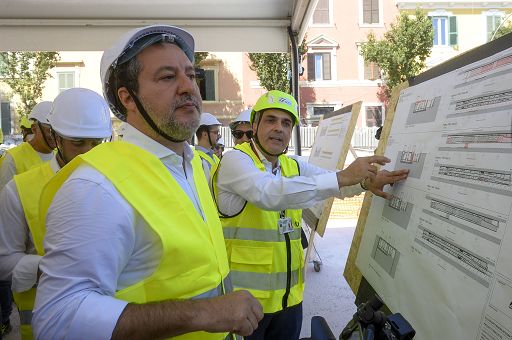 Nella Lega sfida lombarda a Salvini ma leader dice no a passo indietro