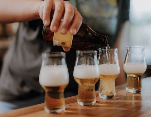 A Lana l’agricoltura cambia forma tra birra, mele e vino