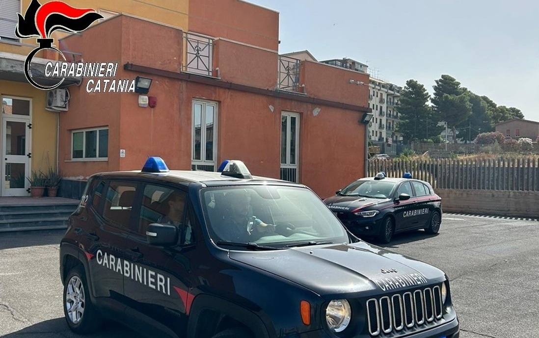La discussione, l’aggressione nel cuore della notte e la fuga: denunciati padre e figlio ad Adrano