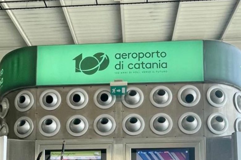 Eruzione Etna, voli sospesi all’aeroporto di Catania fino a giovedì pomeriggio