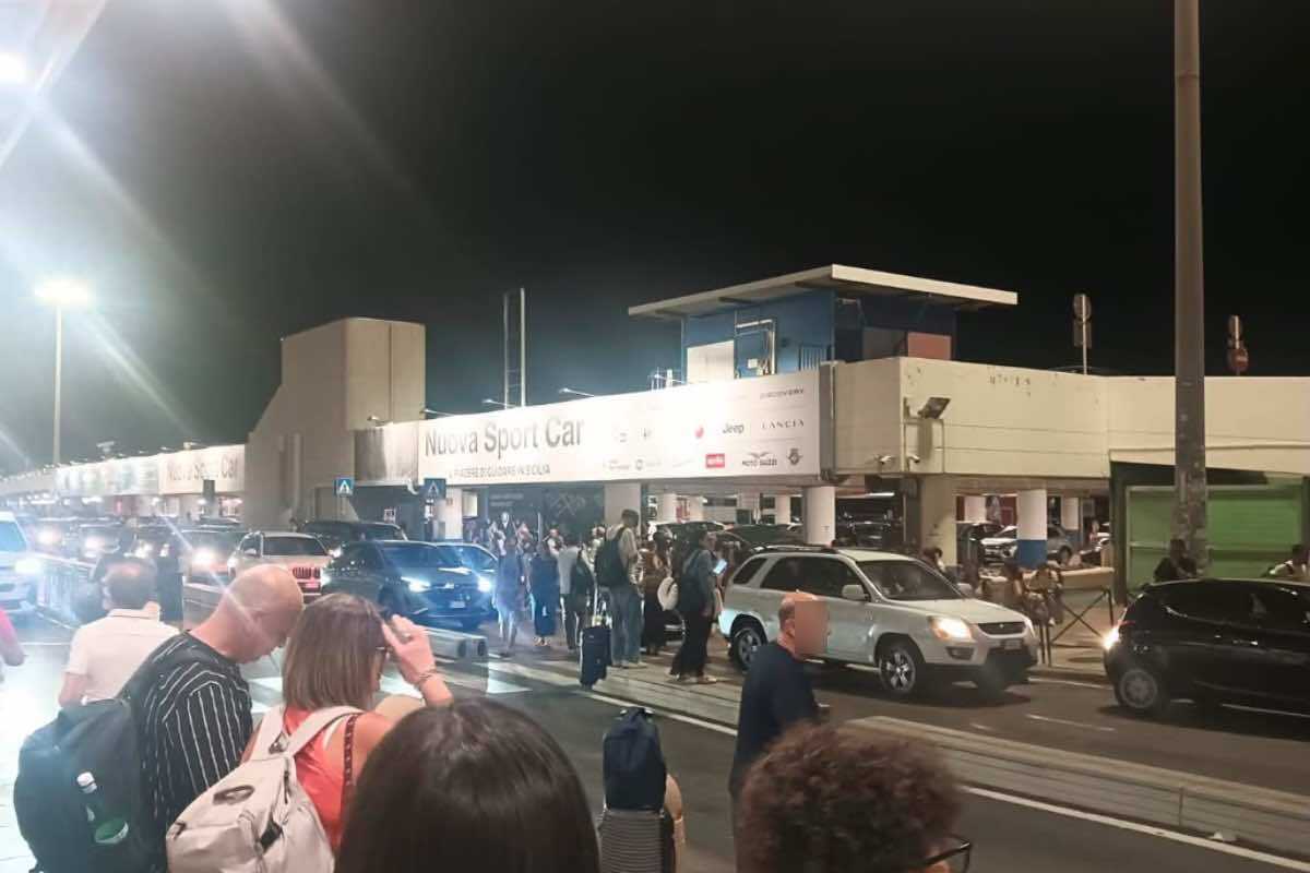 Caos voli, la testimonianza al QdS: “In assenza di navette, a Palermo si pagano anche 720 euro per tornare a Catania”