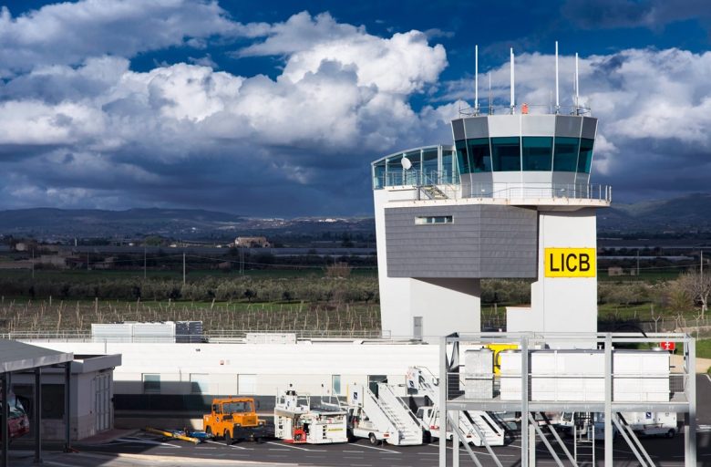 Emergenza Etna, l’aeroporto di Comiso riprende le attività: la situazione