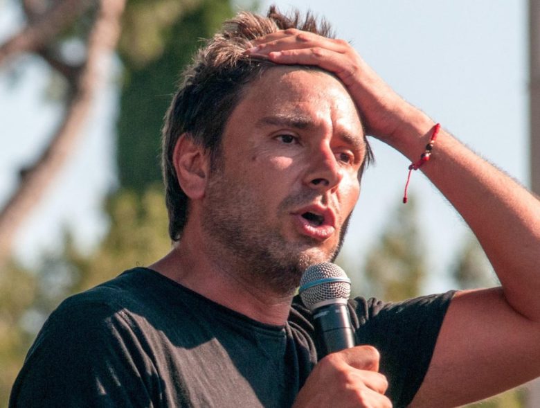 Sospiro di sollievo per Di Battista dopo il malore, le sue prime parole: “Farò di tutto per tornare presto”