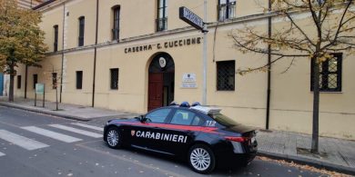 Foto e video durante atti sessuali con una minore di 14 anni, due arresti a Caltanissetta