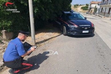 Investe pedone e fugge nel Catanese, denunciato automobilista