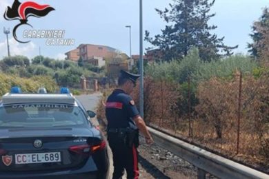Pomeriggio di fuoco a Paternò: arrestato il piromane, è un 40enne del luogo