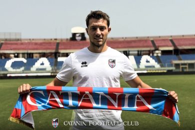 Catania, rinforzo a centrocampo: Torrasi è ufficialmente un nuovo calciatore dei rossazzurri