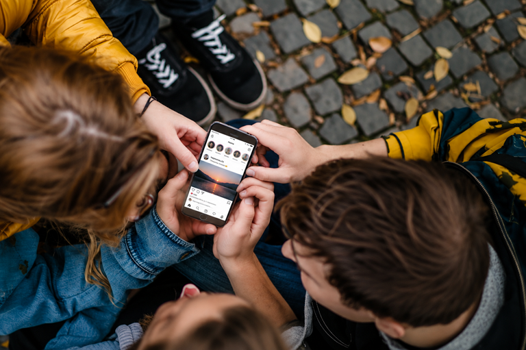 Social vietati agli under 15, l’analisi del modello francese del Garante Lo Scrudato (Palermo): “Necessario contrastare il possibile disastro cognitivo”