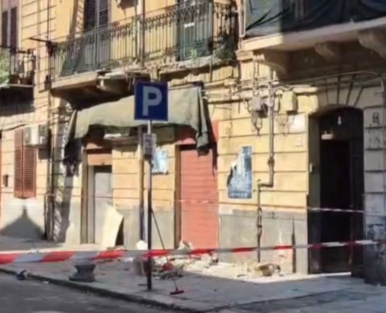 VIDEO | Crollo balcone a Palermo, la donna è fuori pericolo: dramma sfiorato