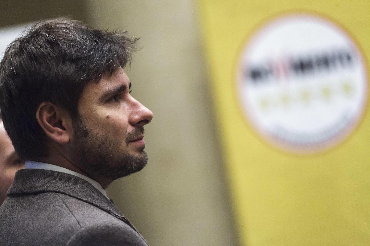 Apprensione per Alessandro Di Battista, è ricoverato in gravi condizioni a Cuba