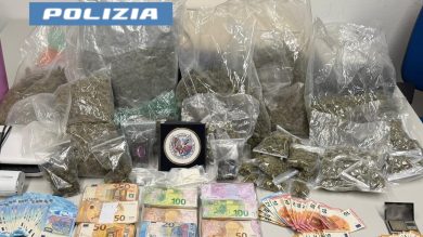 Scoperta base dello spaccio in via Cagnoni: trovati sei chilogrammi di marijuana e oltre 60 mila euro, arrestato 55enne