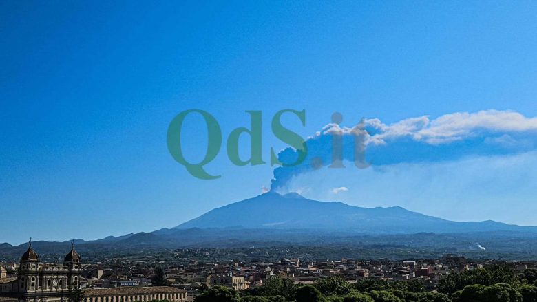 Continua l’eruzione dell’Etna, i voli in arrivo limitati fino alle 12 del 18 agosto