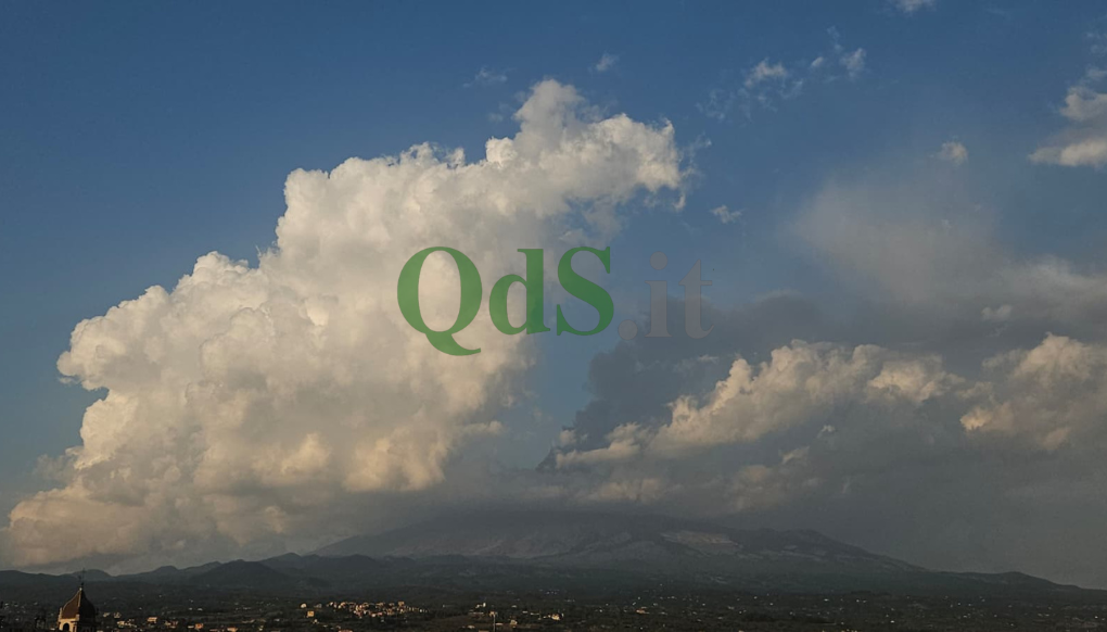 Etna ancora protagonista tra attività stromboliana e cenere. Ingv: “Non esclusa rapida evoluzione dei fenomeni”
