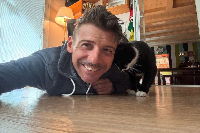 Malore durante concerto a Letojanni, Francesco Gabbani ferma lo show