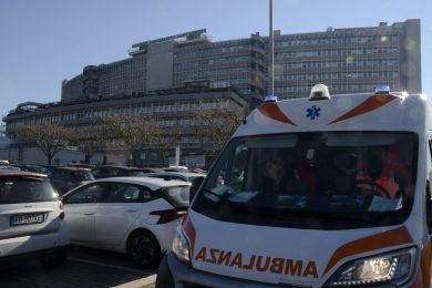 Paura a Perugia, esplosione in una palazzina: crolla il tetto, due feriti