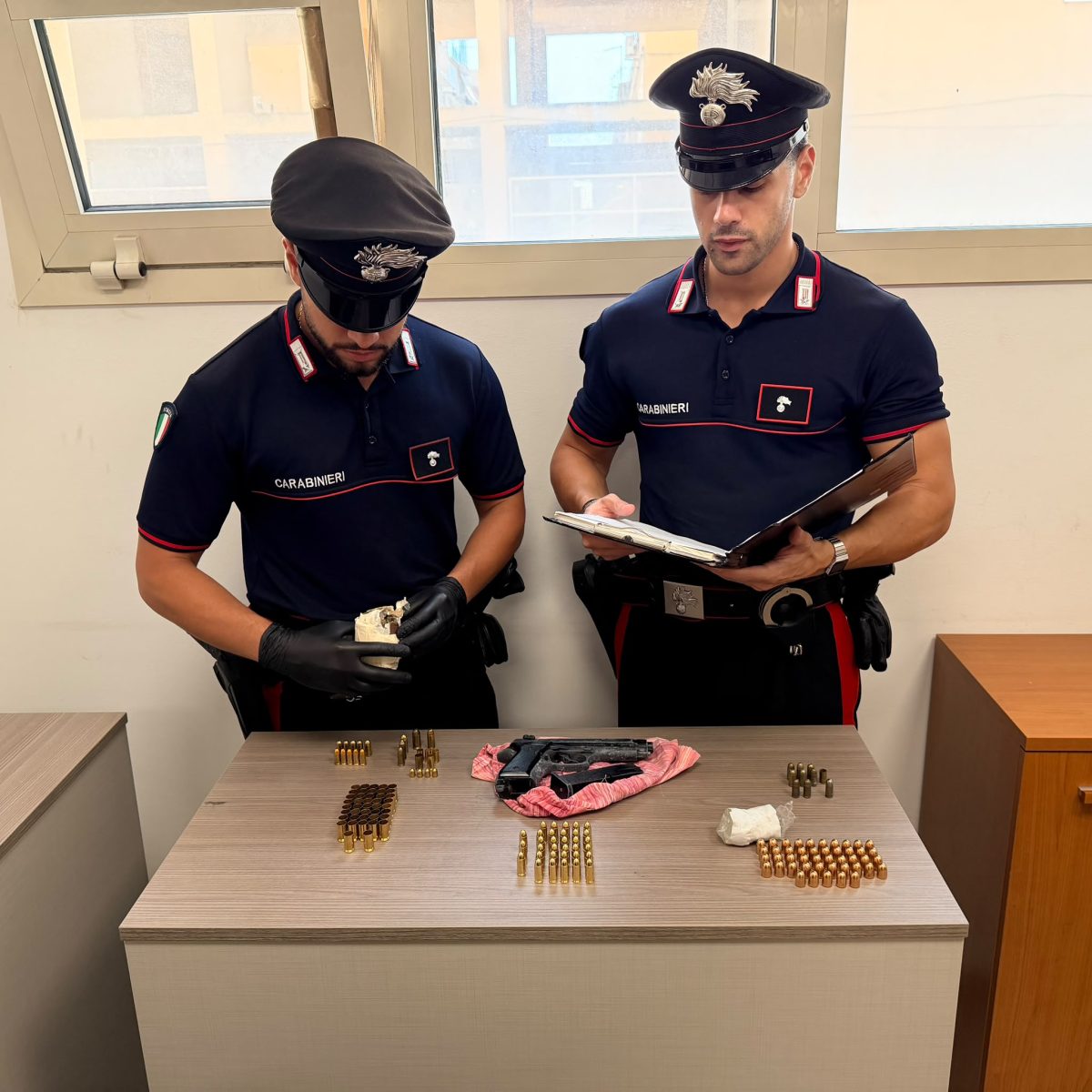 Palermo, rinvenuti proiettili e una pistola nei tombini dello Zen 2: si cercano i responsabili