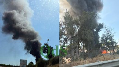 FOTO | Fiamme nel Catanese, alta colonna di fumo visibile sulla A18