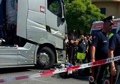 Incidente mortale a Palermo, tir contro scooter: vittima 28enne