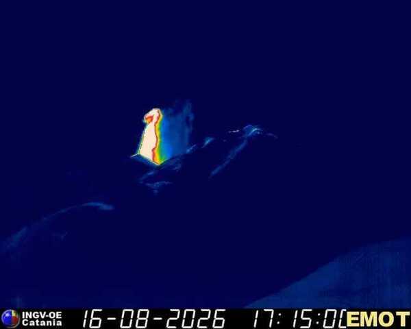 Etna, nuovi segnali di risveglio: ripresa attività esplosiva dal cratere Voragine