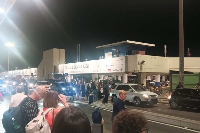 Caos voli: con le navette quasi assenti, a Palermo si pagano anche 720 euro per tornare a Catania nella notte