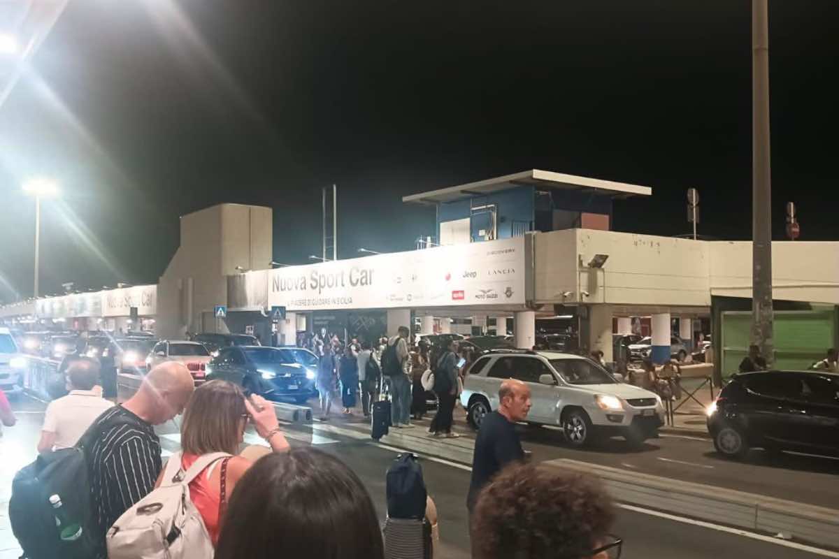 Caos voli: con le navette quasi assenti, a Palermo si pagano anche 720 euro per tornare a Catania nella notte