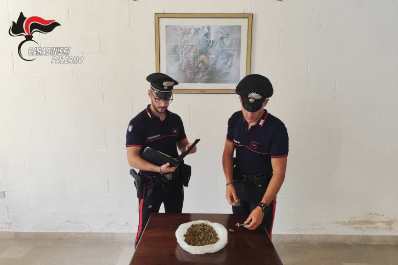 Palermo, blitz dei militari: due arresti per droga, tra i fermati c’è anche un minorenne